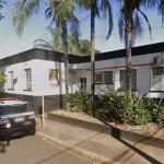 Criança de 3 anos é encontrada ao lado do corpo do avô morto há dias