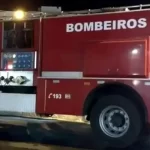 Van é destruída por incêndio suspeito em oficina da zona norte de Marília