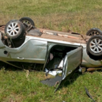 Motorista sai ileso de capotamento na vicinal Tufic Baracat em Pompeia