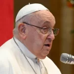 Médicos cogitaram suspender tratamento do Papa Francisco em momento crítico