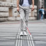 Inteligência artificial revoluciona mobilidade de pessoas cegas com novo sistema de navegação