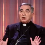 Condenado por fraude, cardeal Becciu abre mão de votar no conclave a pedido do papa Francisco