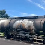 Carreta carregada com etanol pega fogo e interdita SP-294 em Garça