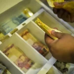 Aposentados e pensionistas começam a receber antecipação do 13º
