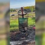 Lixeiras são destruídas por vandalismo nas avenidas Tiradentes e das Esmeraldas