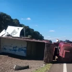Acidente entre caminhões interdita parcialmente rodovia entre Bauru e Pederneiras