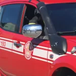 Acidente com viatura dos bombeiros joga carro em canteiro na zona norte