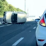 Acidente entre carro e caminhão trava trânsito no Contorno em Marília