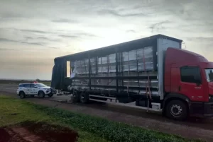 Apreensão de cigarros contrabandeados em Santa Cruz do Rio Pardo soma R$ 2 milhões