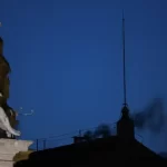 Fumaça preta: cardeais ainda não escolheram papa