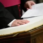 Cardeais entram em reclusão antes do conclave para eleger novo papa