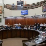 Câmara aprova cargo de oftalmologista e novas medidas para servidores e eventos