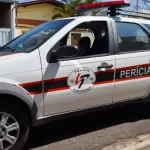 Criança de 3 anos é encontrada ao lado do corpo da mãe em casa trancada em Lins