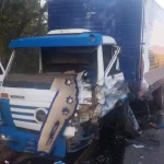 Motorista invade pista e colide de frente com caminhão na SP-255
