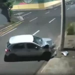 Motorista perde controle e bate em poste na zona oeste de Marília