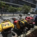 Governo estuda crédito para entregadores de apps comprarem motos