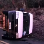 Furto de van da prefeitura em Botucatu termina em acidente e prisão em Pardinho