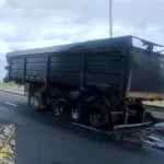 Incêndio em carreta com açúcar interdita SP-294 em Marília