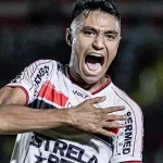 Pedro Severino já joga bola na fisioterapia e pode voltar ao futebol, dizem médicos