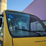 Vandalismo atinge escola e ônibus escolar durante a madrugada em Pompeia