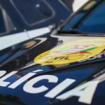 Briga entre alunos termina em agressões e ameaça com taco